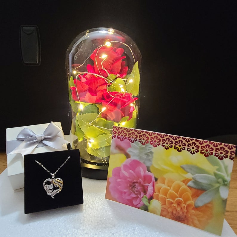 Mother's Day Roses Gift Pack